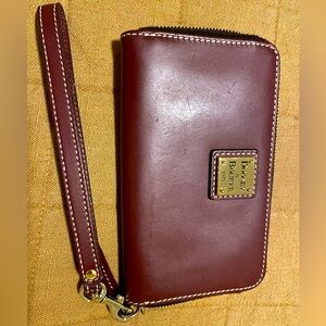 Dooney & Bourke small wristlet wallet - pristine condition!